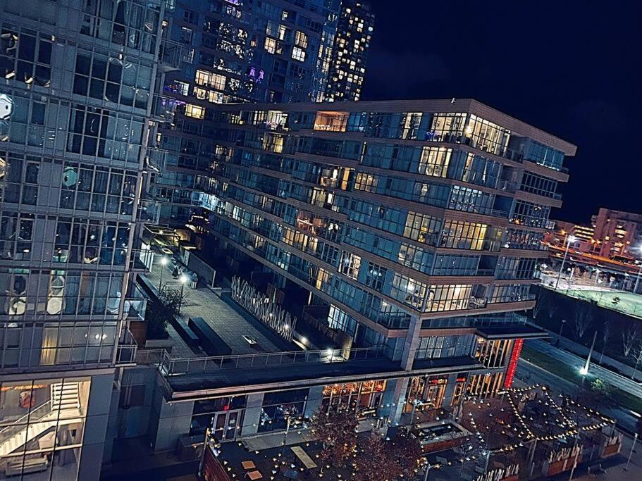 Stunning Condo Wit Amazing View 5Mins From Cntower Toronto Luaran gambar