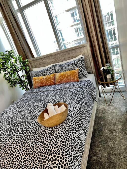 Stunning Condo Wit Amazing View 5Mins From Cntower Toronto Luaran gambar